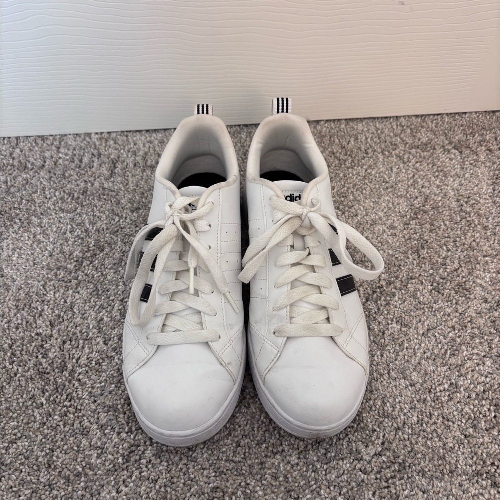 Adidas Black and White Sneakers Sleek Low-Top Design